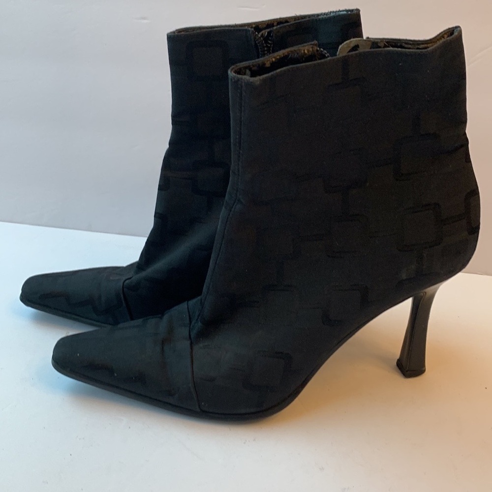Vintage Nine  West Boots size 7.5 Black